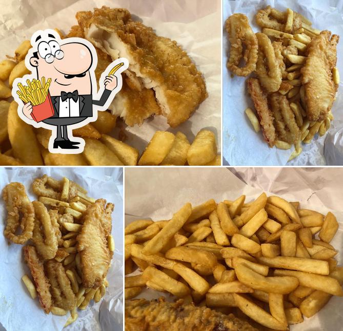 Try out chips at David Chippy’s Fish Cafe Banksia Grove
