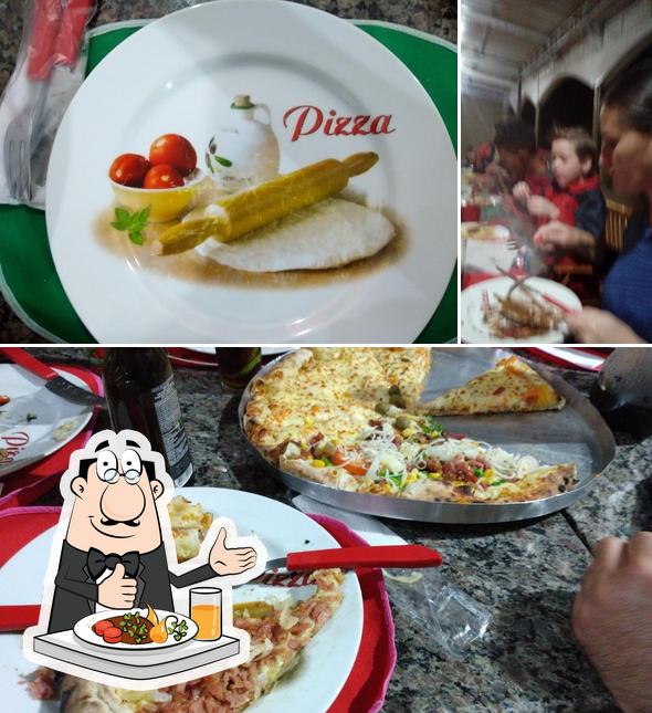 Comida em Pizzaria 2000