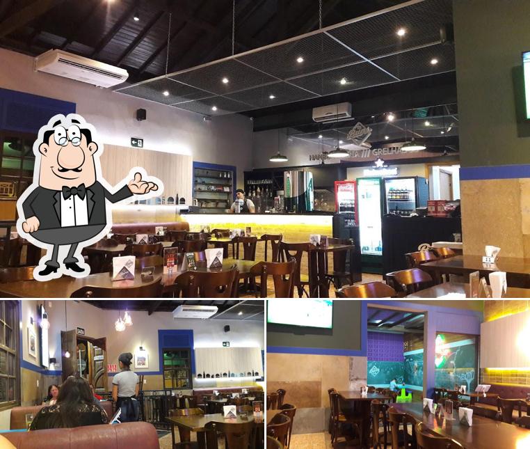 Sente em uma das mesas no Buns Hamburgueria e Grelhados