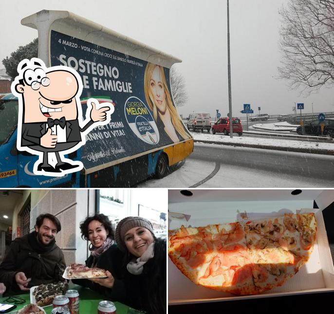 Regarder la photo de Totò pizza al trancio