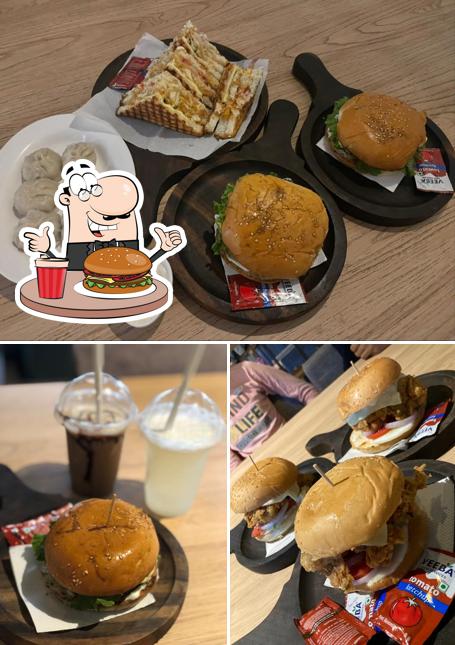 Order a burger at Cub Cafe