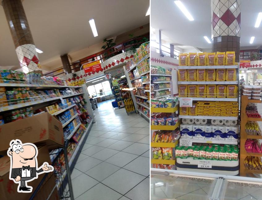 Sente em uma das mesas no Supermercados Klöppel