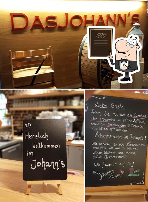 Parmi les diverses choses de la tableau noir et la intérieur, une personne peut trouver sur Das Johann’s Café-Wuppertal