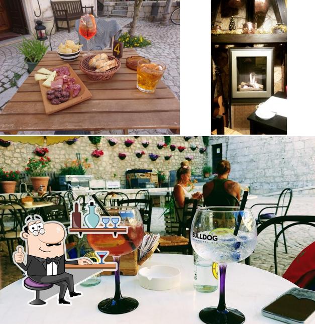 Questa è la immagine che presenta la interni e cibo di Enoteca Da Barcone