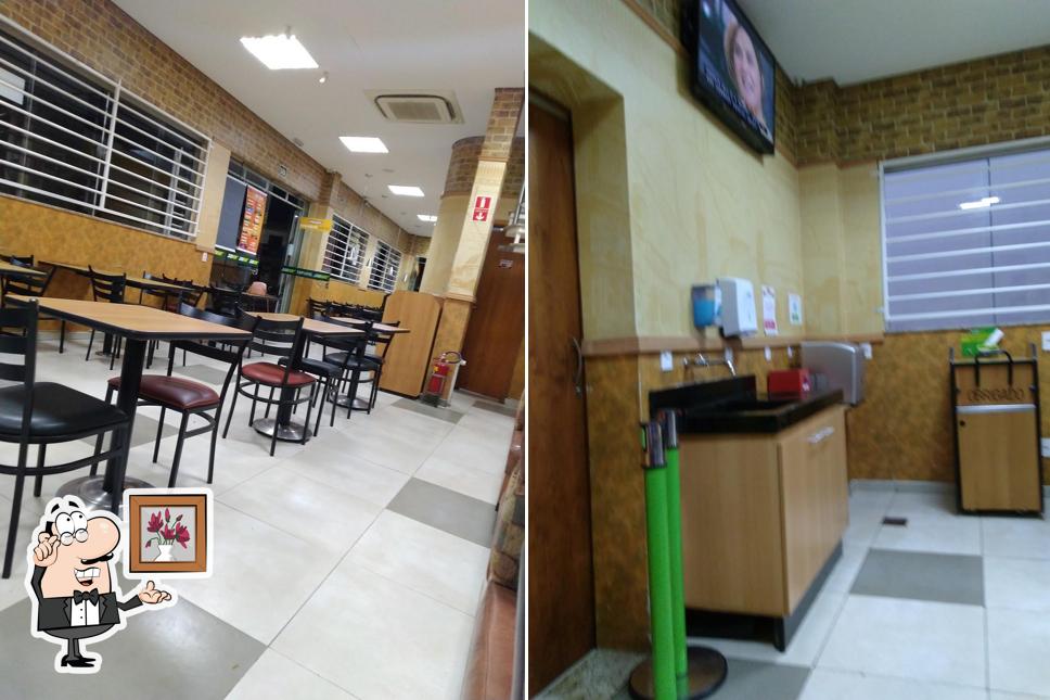 O interior do Subway Av Monte Castelo