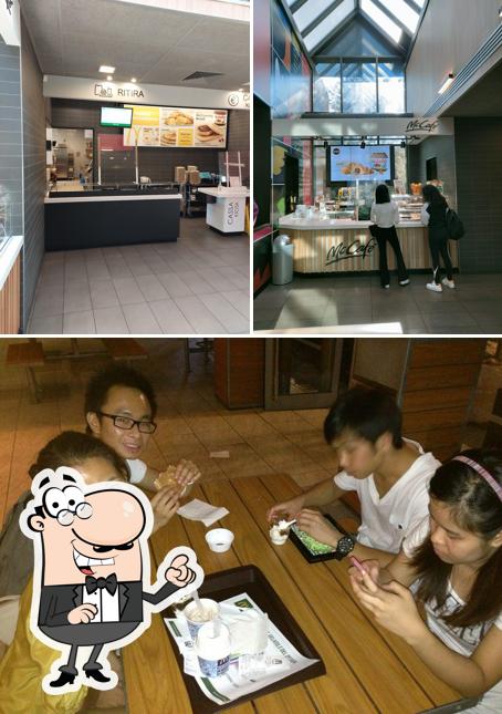 Gli interni di McDonald's Reggio Emilia via Emilia all'Ospizio