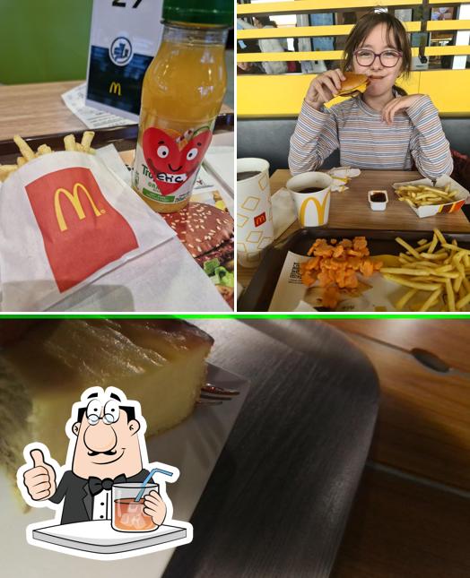 Guarda la foto che raffigura la bevanda e cibo di McDonald’s Restaurant
