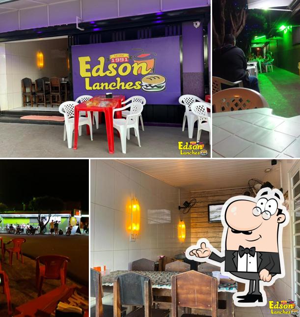 O interior do Edson Lanches Jau