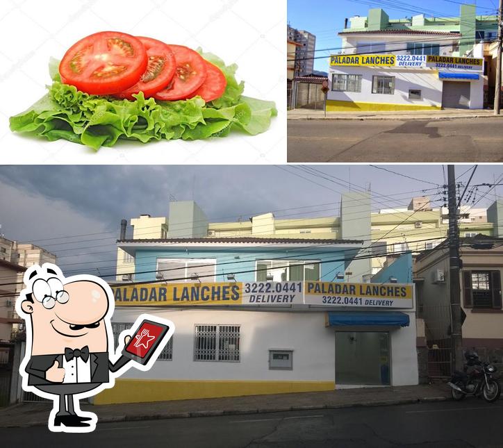 Confira a imagem apresentando exterior e comida no PALADAR LANCHES DELIVERY