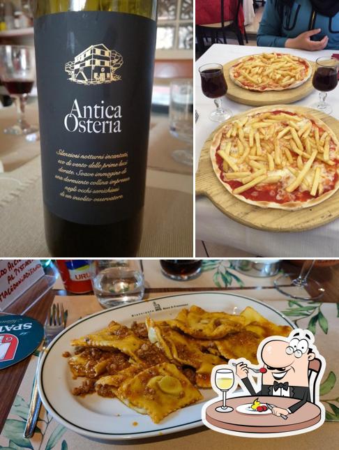 В Ristorante Buca San Francesco Srl есть еда, вино и многое другое