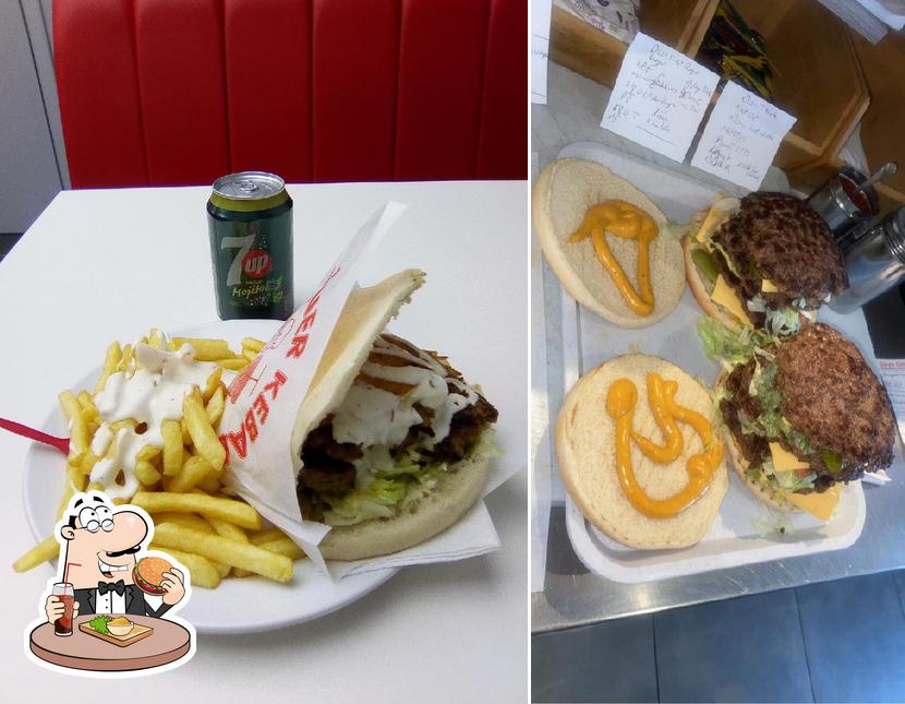 Chez Marmaris Spécialités Turque sert une pléthore d'options pour les amateurs d'hamburgers