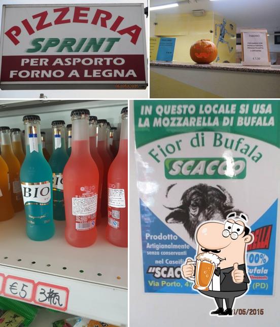 Puoi ordinare un rinfrescante bicchiere di birra chiara o scura