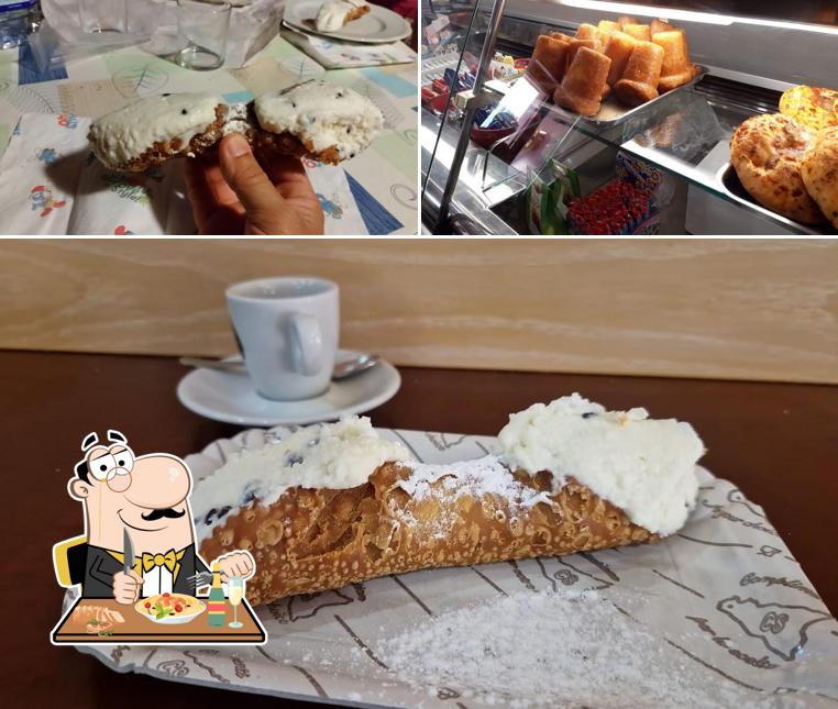 Platti al Euro Bar cannoli siciliani