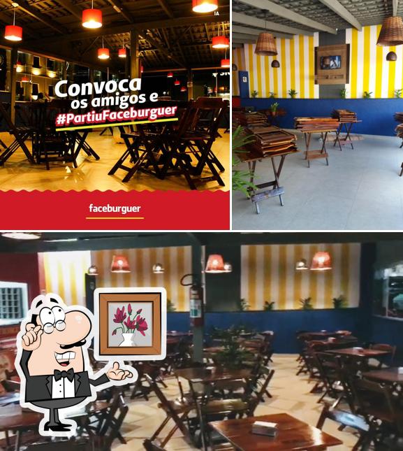 Dê uma olhada a foto ilustrando interior e comida no Faceburguer Lanches - Hamburgueria - Marmitex