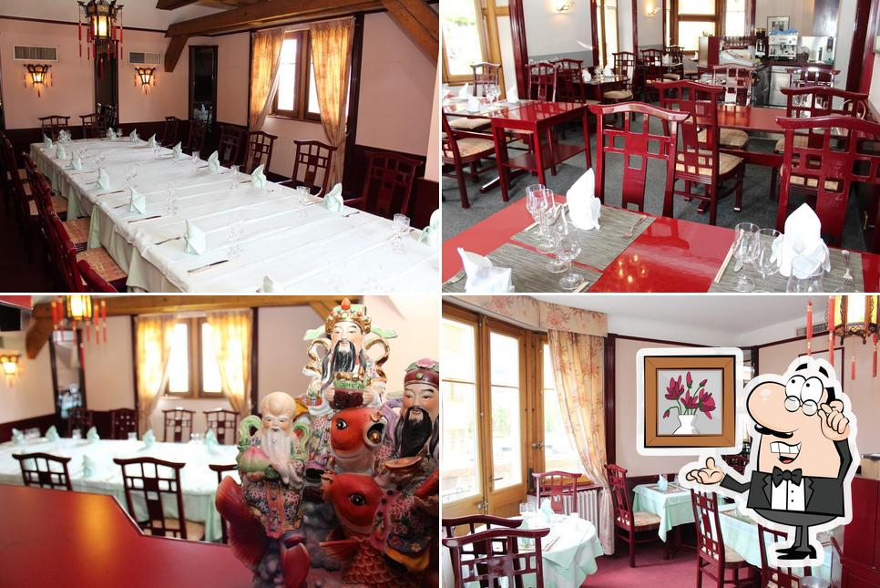 Siediti a un tavolo di Restaurant chinois Pavillon de Jade