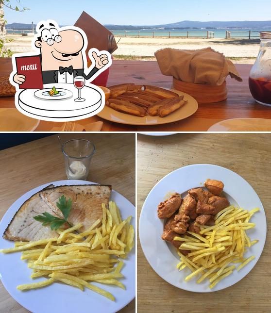 Еда в "Chiringuito Praia Lavanqueira"