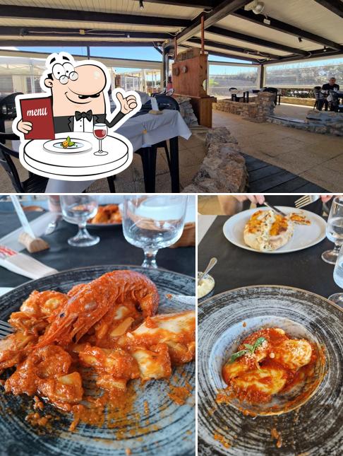 La immagine della cibo e interni di Sa pintadera Ristorante Braceria Stintino