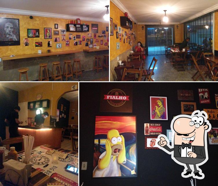 O interior do Fialho Steak Burger