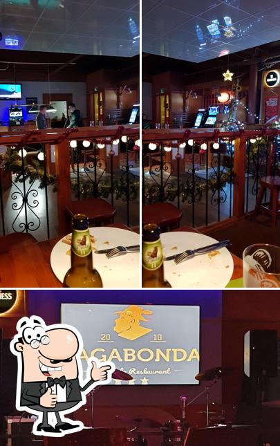 Vea esta foto de Vagabonda Restaurant & Karaoke Bar