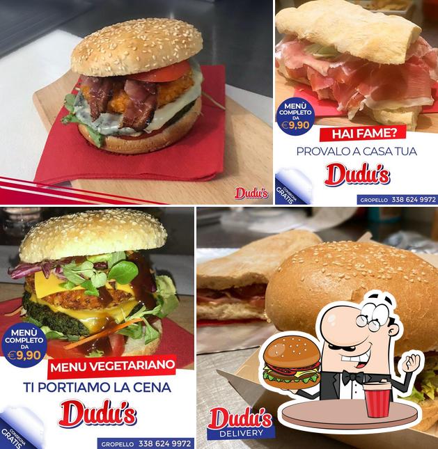 Ordina un hamburger a Dudu's