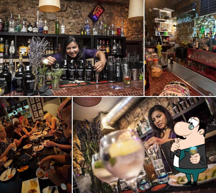 Взгляните на изображение паба и бара "Dòmino Restaurant & Cocktails"