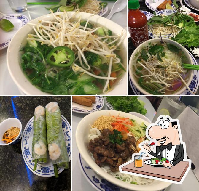 Food at Pho San Marcos