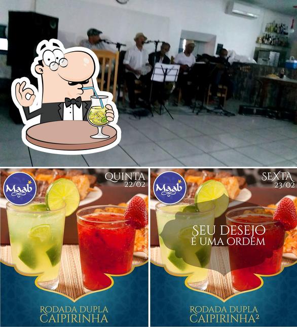 Dê uma olhada a ilustração apresentando bebida e interior no Maab Restaurante
