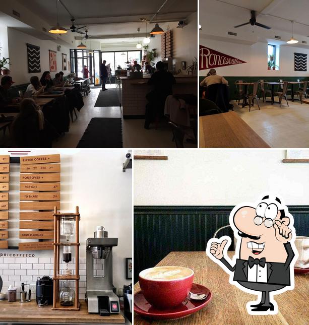 Reunion Island Coffee, 385 Roncesvalles Ave in Toronto Restaurant reviews
