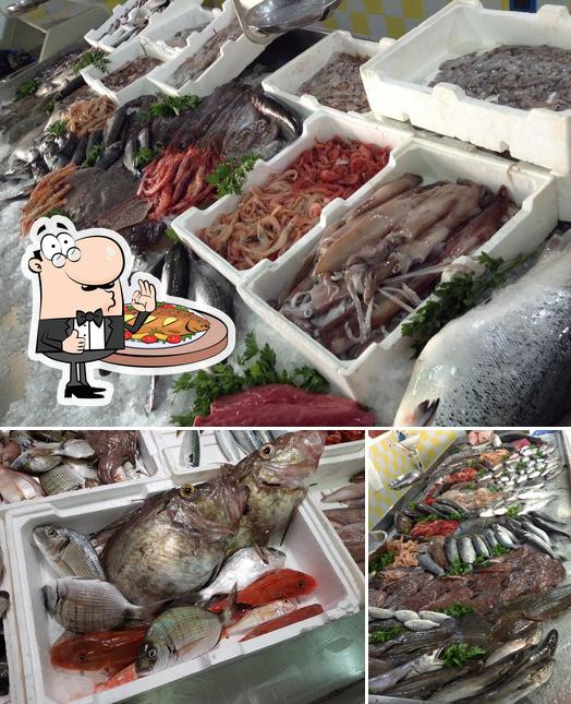 Pescheria L' Arco del Pesce Trattoria di Mare serve un menu per gli amanti del pesce