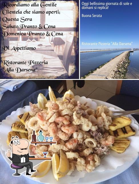 Tra le diverse cose da Ristorante Alla Darsena si possono trovare la interni e esterno