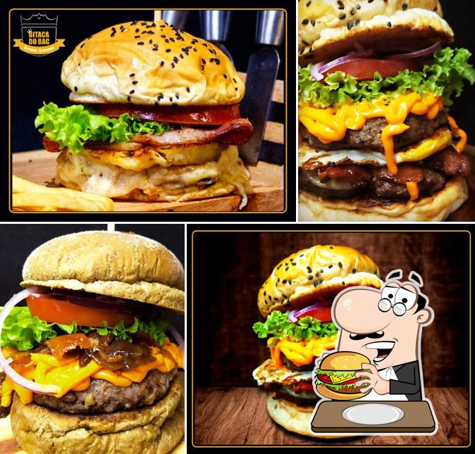 Experimente um dos hambúrgueres disponíveis no Bitaca Do Bac - Burguer Artesanal