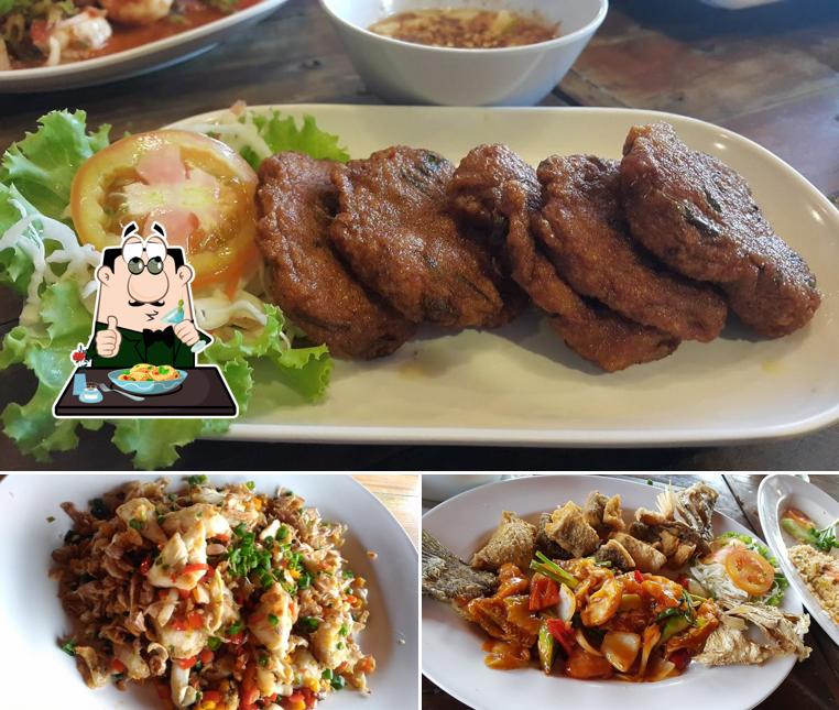 Meals at Tha Nam Khwan