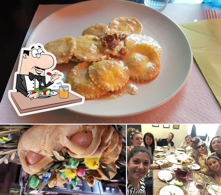 La foto di cibo e tavolo da pranzo da Artéteca Bistrot