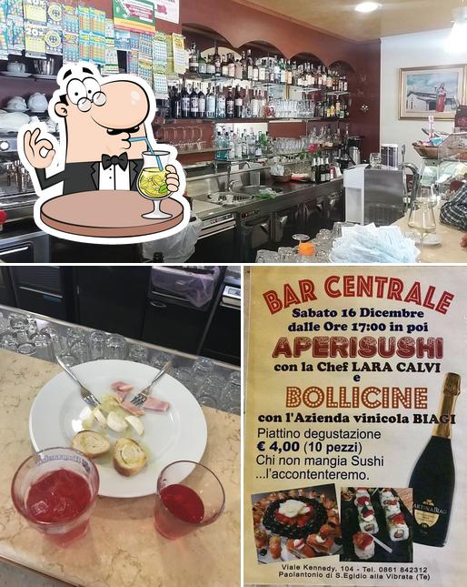 Questa è la foto che mostra la bevanda e cibo di Bar Centrale