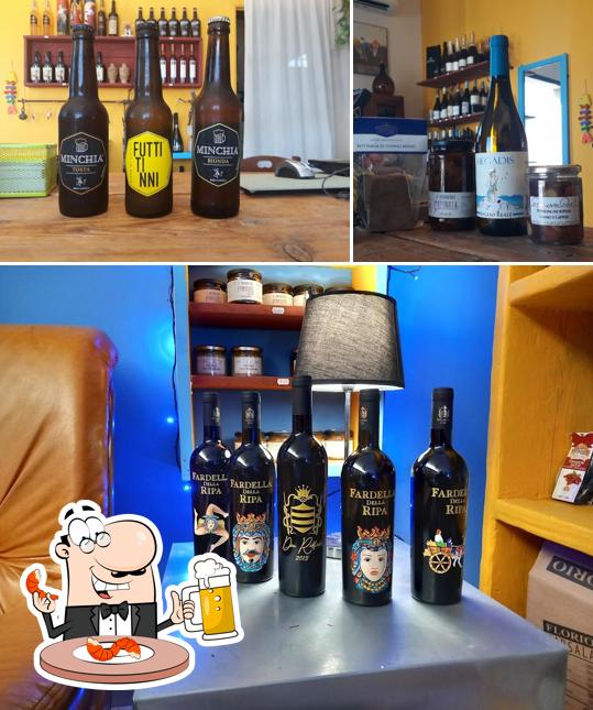 Puoi prenderti un rinfrescante bicchiere di birra chiara o scura