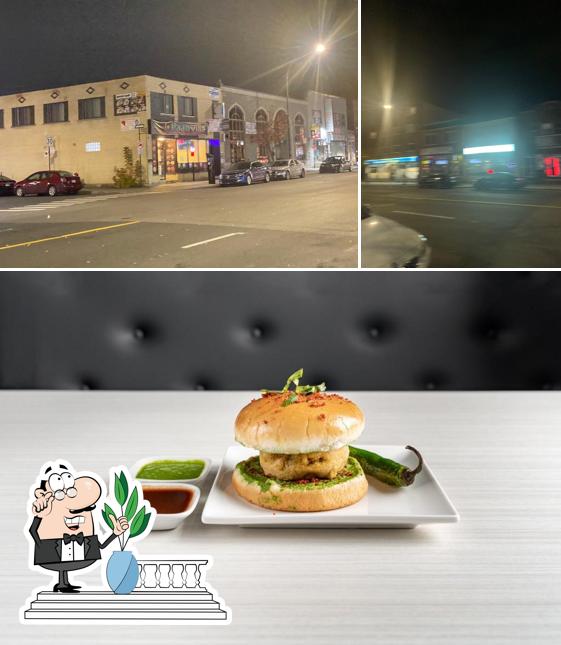 Voici la photo représentant la extérieur et burger sur LAPAANVILLA RESTAURANT (JEAN TALON)