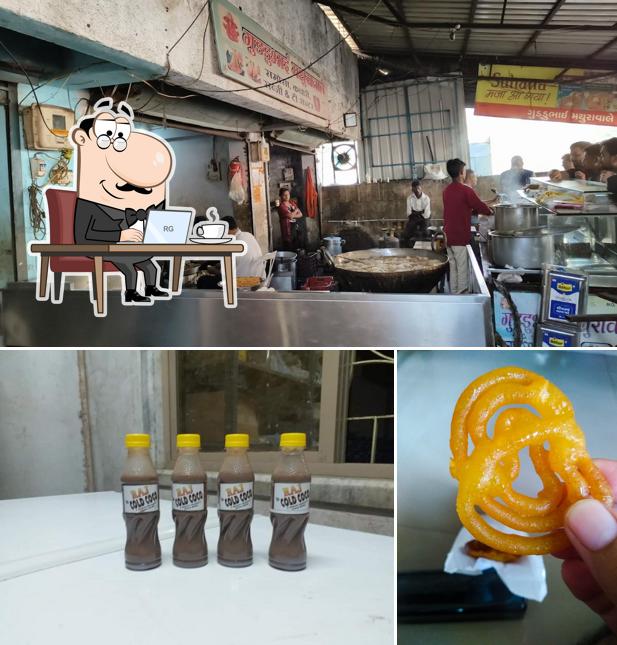 The interior of Guddubhai Mathurawale Samosa Center