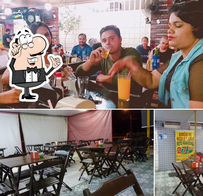 O interior do Pizzaria Family Food