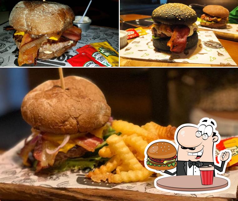 Peça um hambúrguer no Arcade Burger Itapetininga