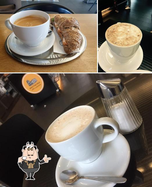 Caffè Spettacolo Solothurn serve un'ampia gamma di cose da bere