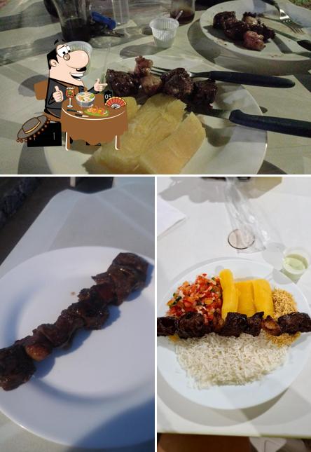 Platos en Espetinho do Edy