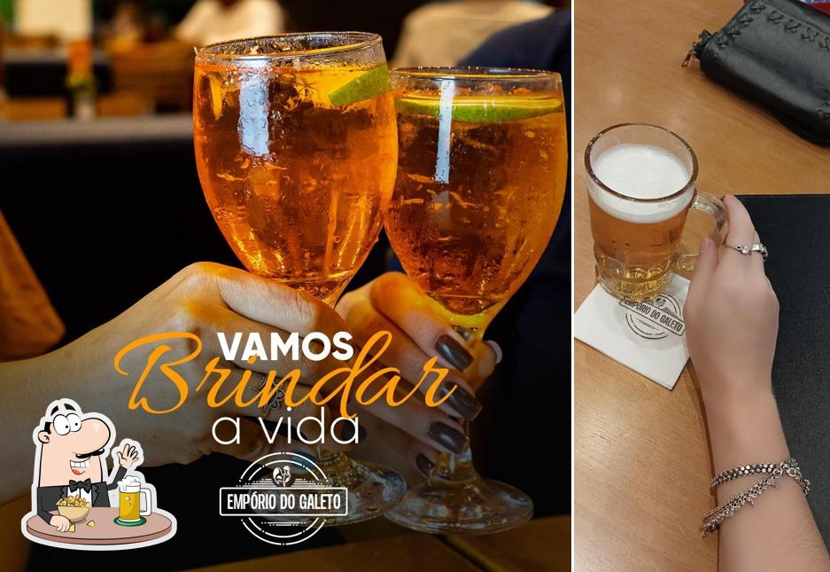 Desfute uma tulipa de cerveja leve ou escura