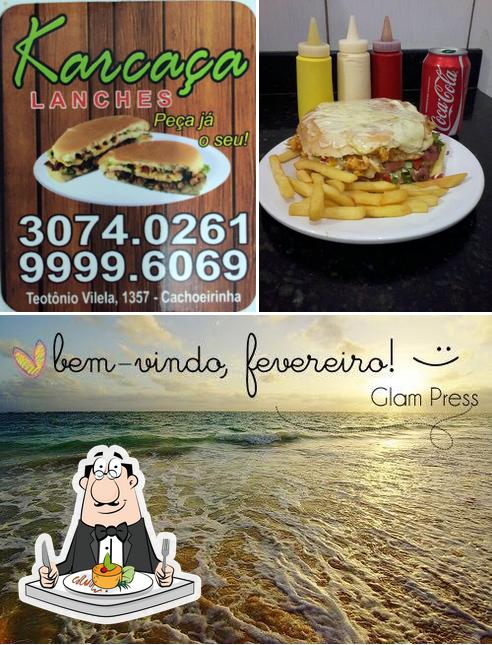 A imagem da comida e exterior no Karcaça Lanches