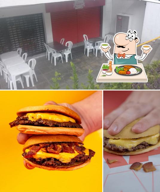 Entre diversos coisas, comida e interior podem ser encontrados no Jim Smash Burger