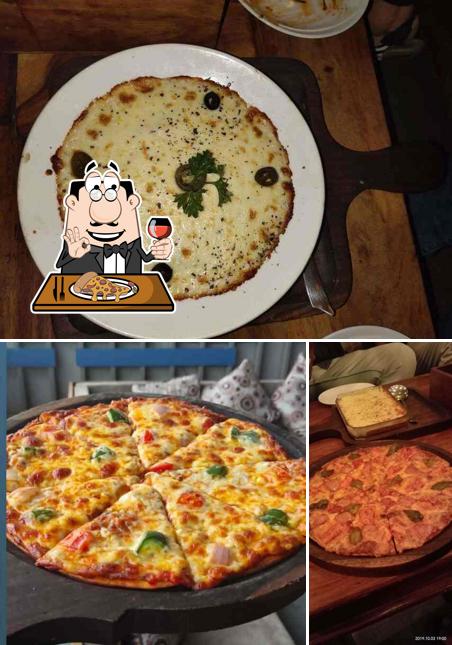 Order pizza at Scroll Up