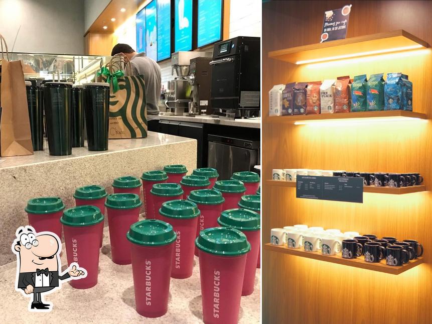 O interior do Starbucks