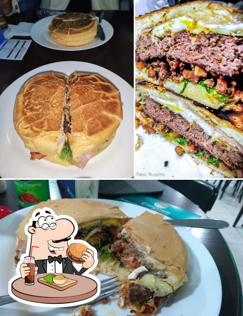 Peça um hambúrguer no Divino Sabor