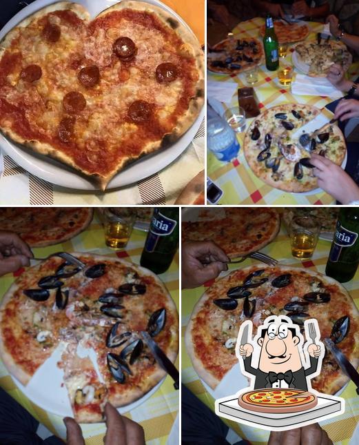 Scegli una pizza a Bar la Pineta