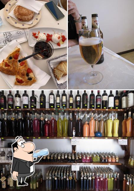 Tra le diverse cose da Bar Enoteca a Casedd - Alberobello (ba) si possono trovare la bevanda e cibo