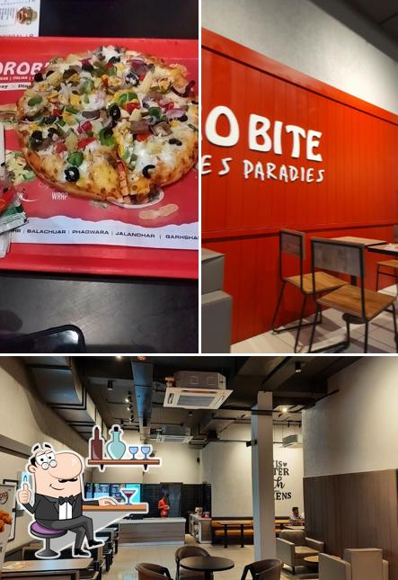 The picture of interior and pizza at Orobite